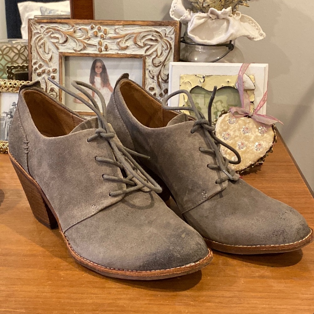 Sofft gray suede Tailynn Oxford’s size 9 leather cushion footbed